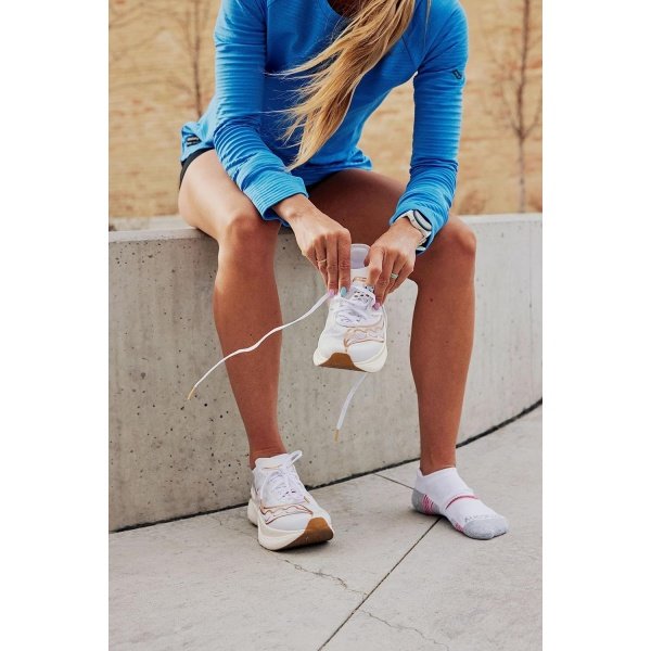 Saucony Women's RunDry Performance Heel Tab Athletic Socks - Image 5